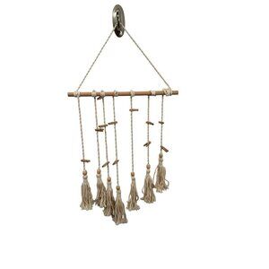 Macreme picture holder